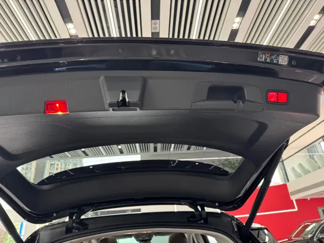 Mercedes-Benz GLE-Class — Фото автомобиля 21