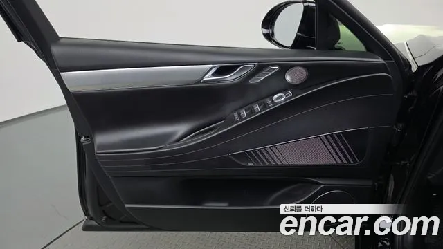 Genesis G80 Electrified G80 (RG3) — Фото автомобиля 19