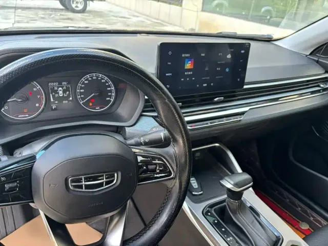 Geely Emgrand — Фото автомобиля 13