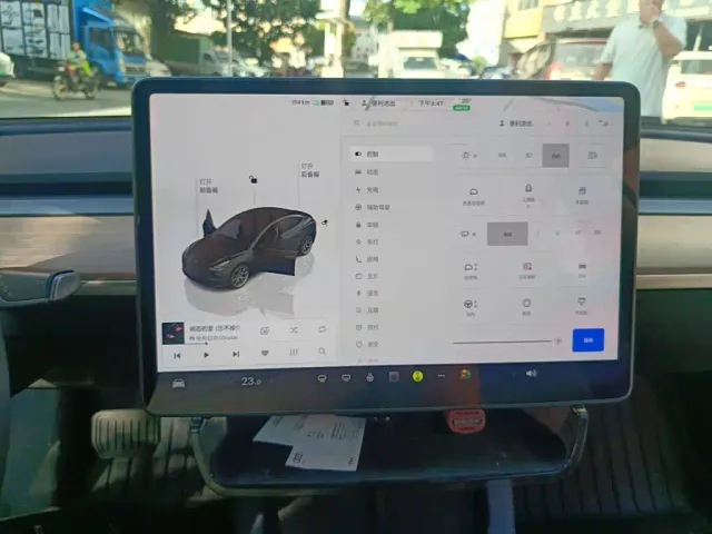 Tesla Model 3 — Фото автомобиля 9