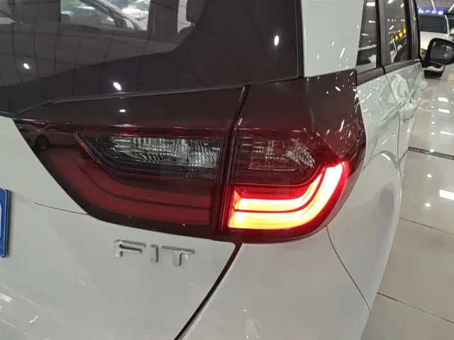 Honda Fit — Фото автомобиля 7