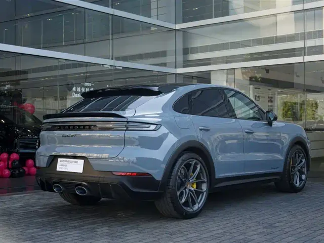 Porsche Cayenne — Фото автомобиля 7