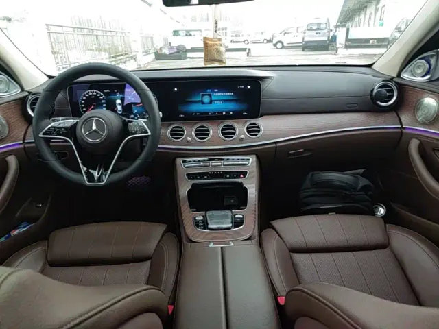 Mercedes-Benz E-Class — Фото автомобиля 9