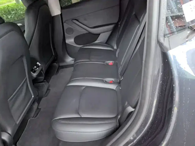 Tesla Model Y — Фото автомобиля 16