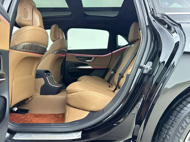 Mercedes-Benz E-Class — Фото автомобиля 8