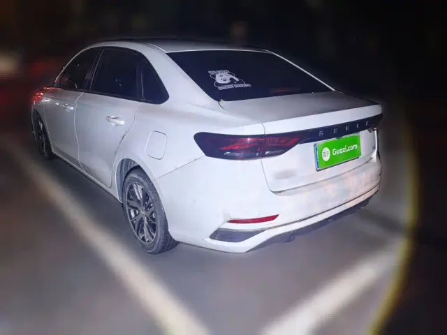 Geely Emgrand — Фото автомобиля 24