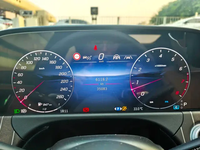 Mercedes-Benz E-Class — Фото автомобиля 18