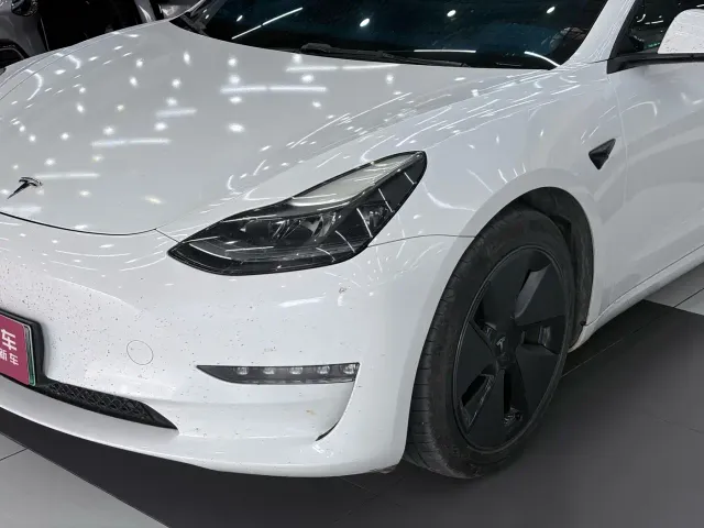 Tesla Model 3 — Фото автомобиля 4
