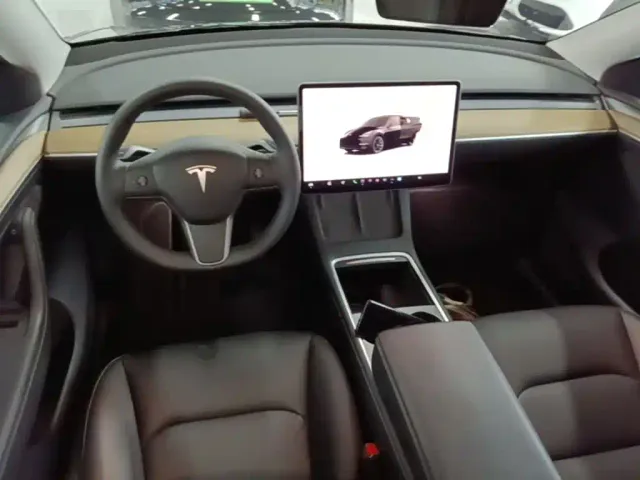 Tesla Model Y — Фото автомобиля 9