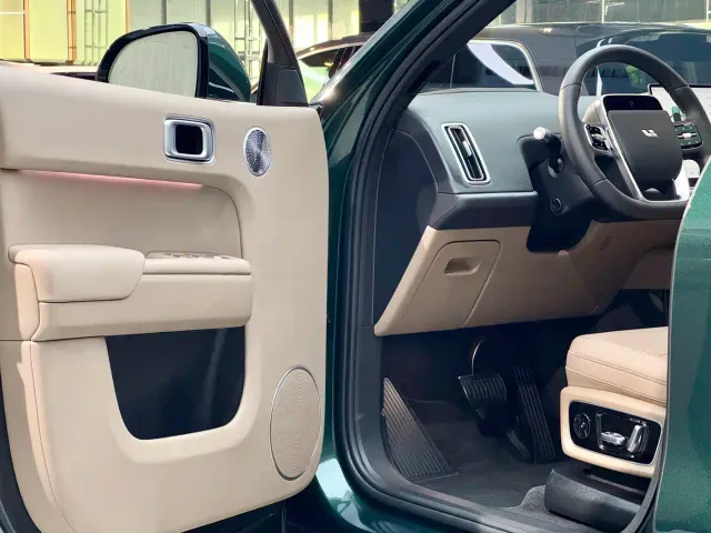 Li Auto L9 — Фото автомобиля 10