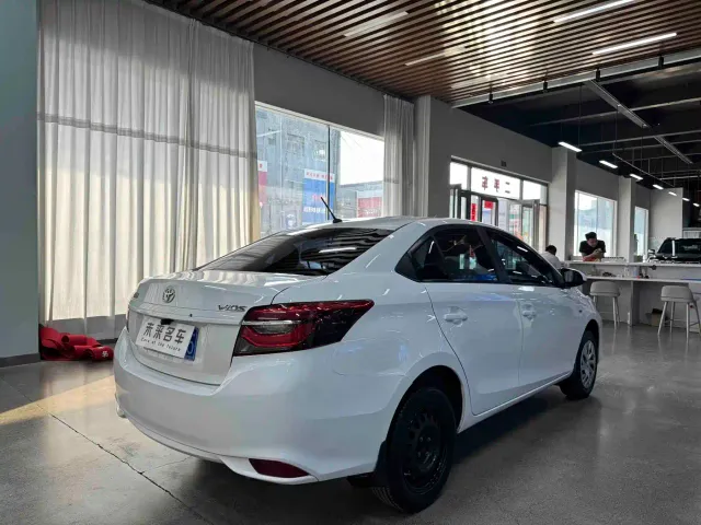 Toyota Vios — Фото автомобиля 16