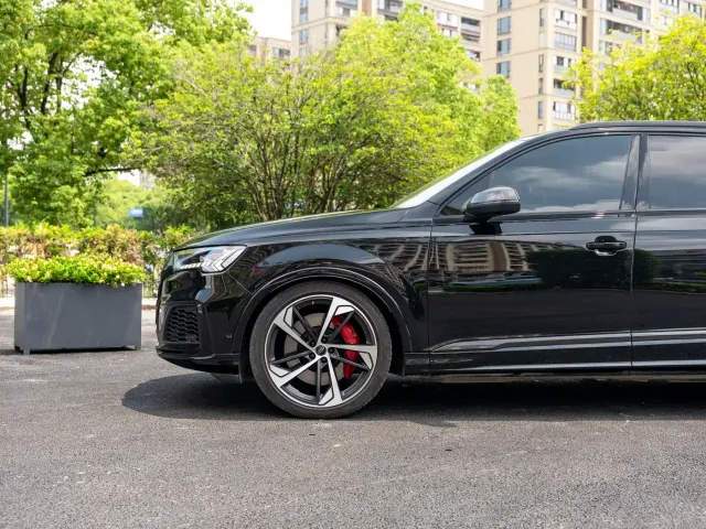 Audi SQ7 — Фото автомобиля 11