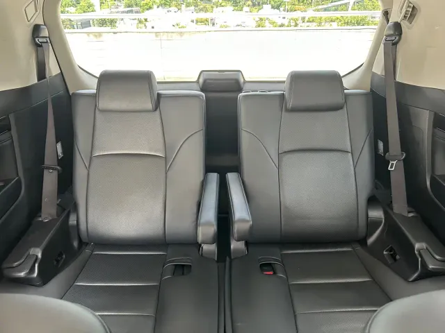 Toyota Vellfire 2021 Crown Hybrid 2.5L HV Premium Edition — Фото автомобиля 10