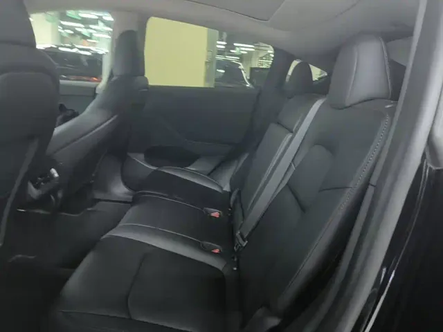 Tesla Model Y — Фото автомобиля 16