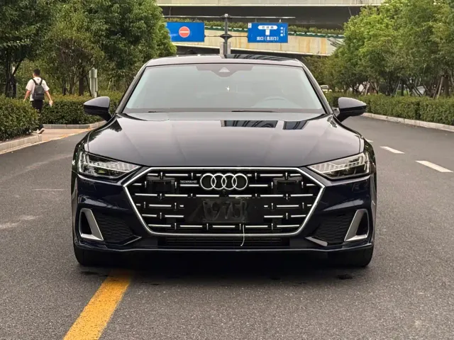 Audi A7L — Фото автомобиля 2