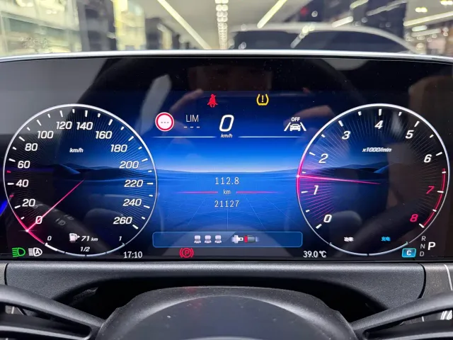 Mercedes-Benz E-Class — Фото автомобиля 11