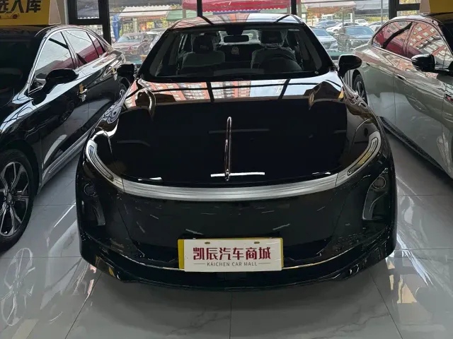 Hongqi E-QM5 — Фото автомобиля 2