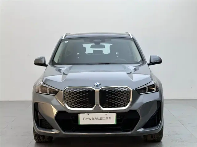 BMW iX1 — Фото автомобиля 2