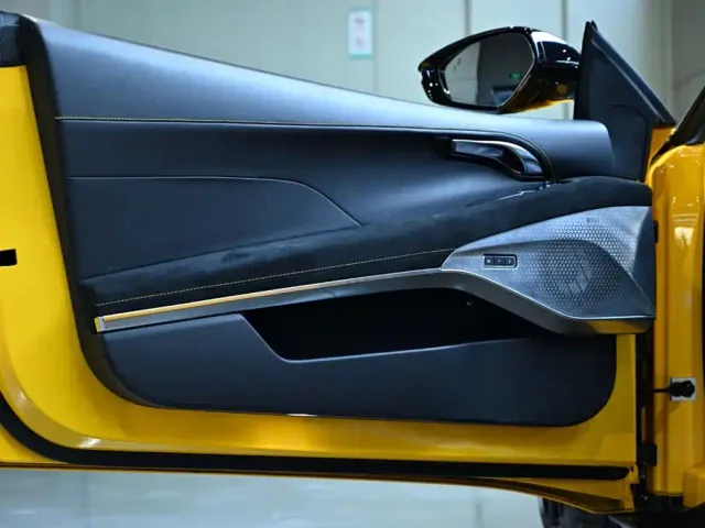 Lotus Emira — Фото автомобиля 20