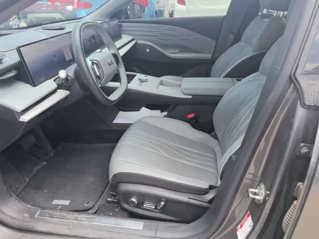 Geely Galaxy E8 — Фото автомобиля 11