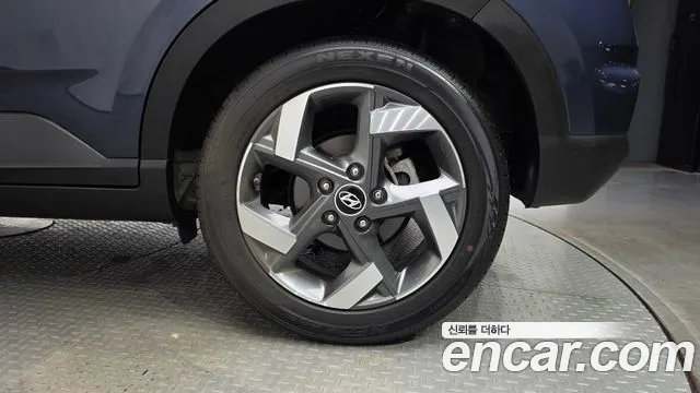 Hyundai Venue — Фото автомобиля 6