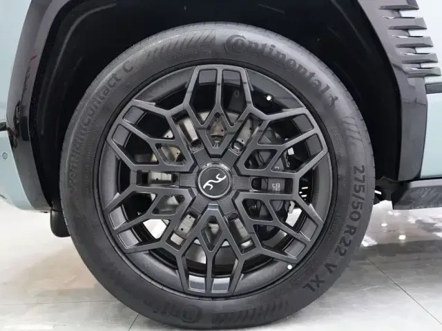 BYD U8 — Фото автомобиля 5