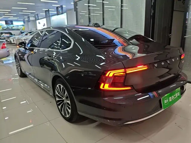 Volvo S90 — Фото автомобиля 4