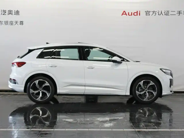 Audi Q4 e-tron — Фото автомобиля 4