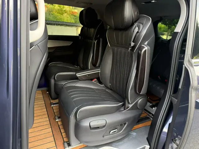 Roewe iMAX8 — Фото автомобиля 6