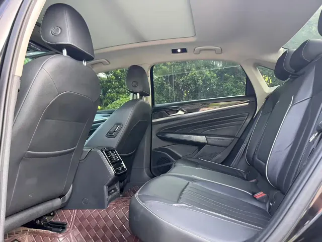 Volkswagen Passat — Фото автомобиля 6