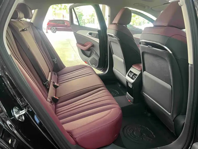 Hongqi H5 — Фото автомобиля 5