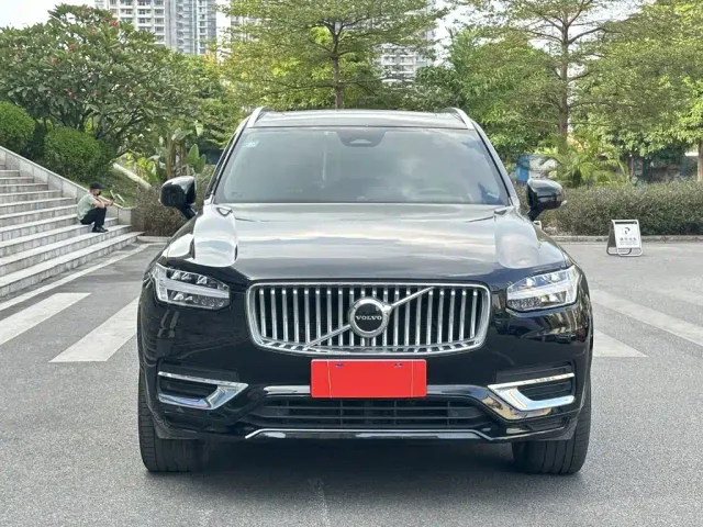 Volvo XC90 — Фото автомобиля 2