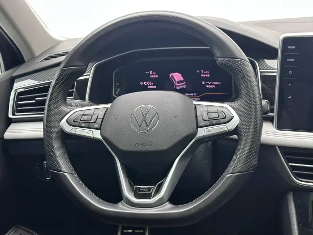 Volkswagen Tiguan L — Фото автомобиля 10