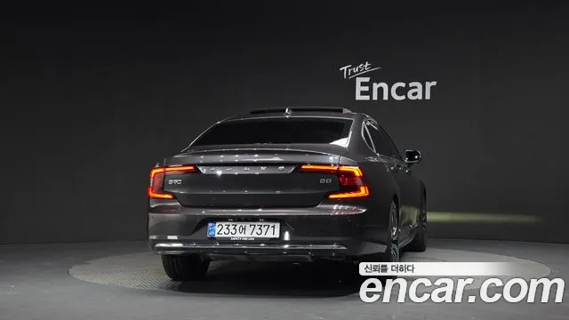 Volvo S90 — Фото автомобиля 4