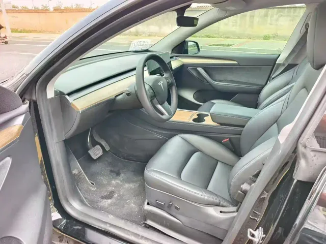Tesla Model Y — Фото автомобиля 3