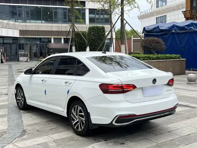 Volkswagen Lavida — Фото автомобиля 4
