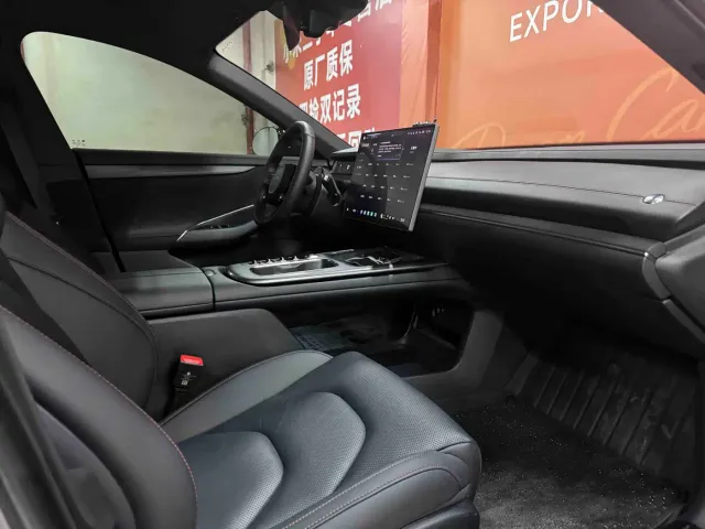 Xiaomi SU7 — Фото автомобиля 17