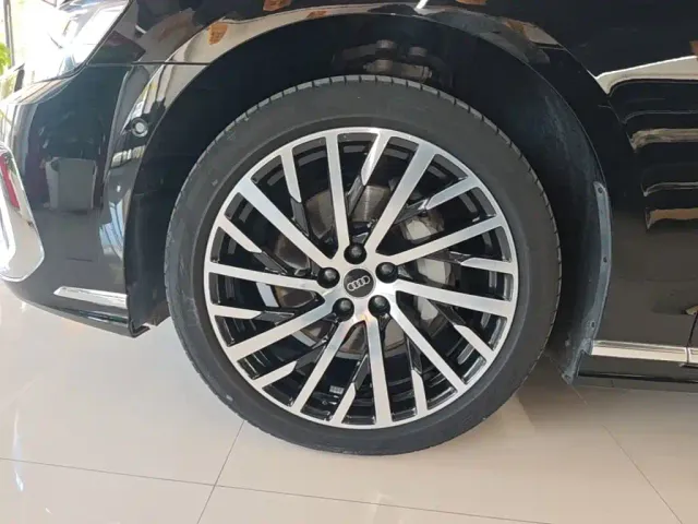 Audi A8 — Фото автомобиля 22
