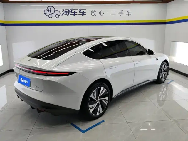 Nio ET5 — Фото автомобиля 3