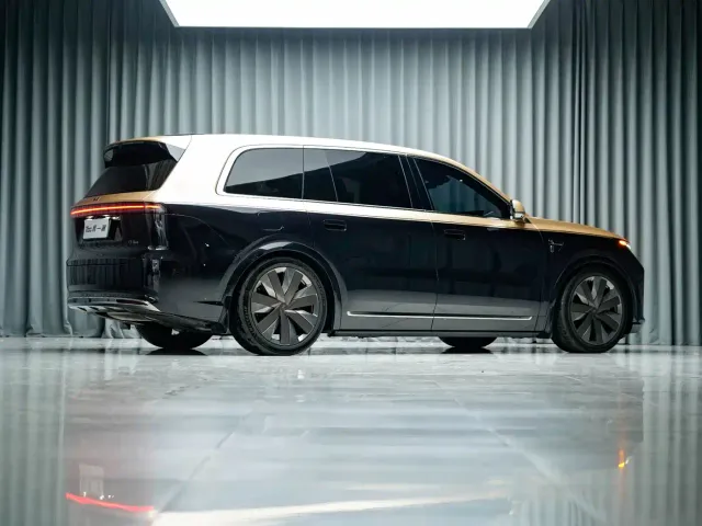 Li Auto L9 — Фото автомобиля 9