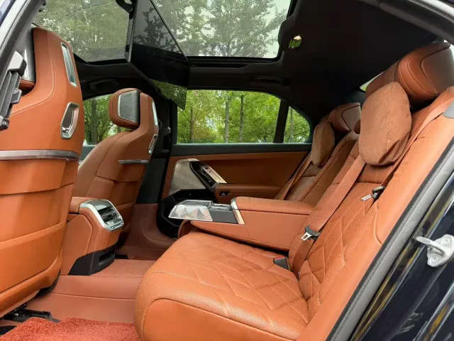 BMW i7 — Фото автомобиля 6