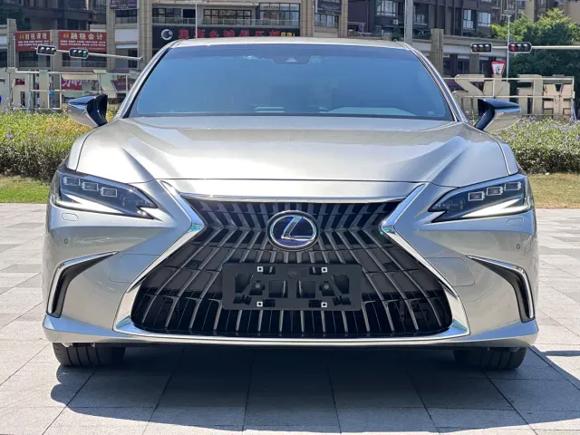 Lexus ES — Фото автомобиля 2