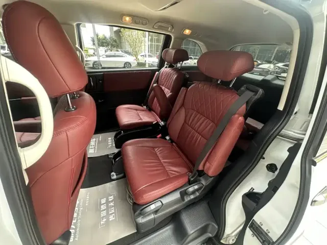 Honda Odyssey — Фото автомобиля 10