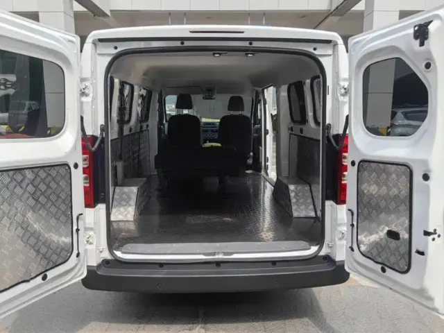 Wuling Yangguang — Фото автомобиля 8