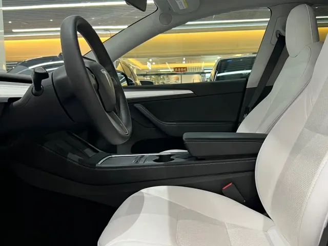 Tesla Model Y — Фото автомобиля 5