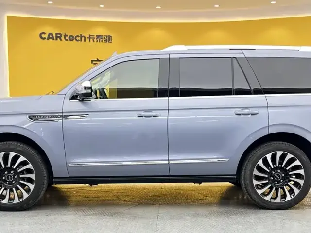 Lincoln Navigator — Фото автомобиля 7