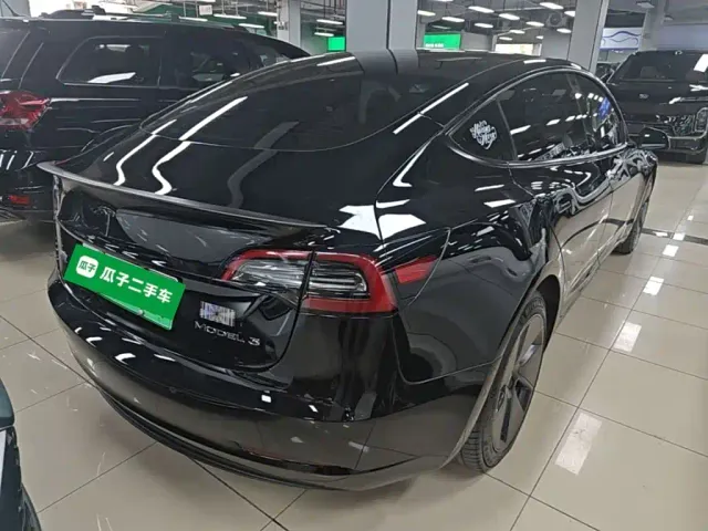 Tesla Model 3 — Фото автомобиля 6