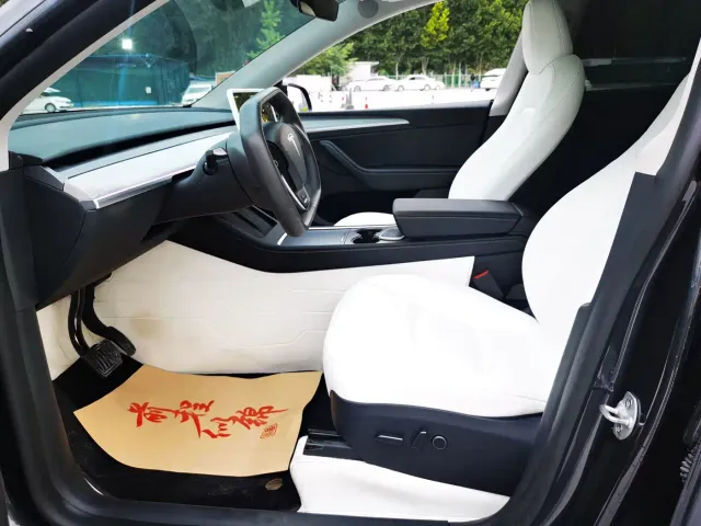 Tesla Model Y — Фото автомобиля 5