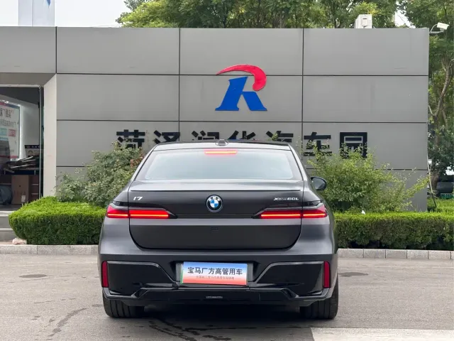 BMW BMW i7 2023 Model xDrive60L M Sport Package — Фото автомобиля 12