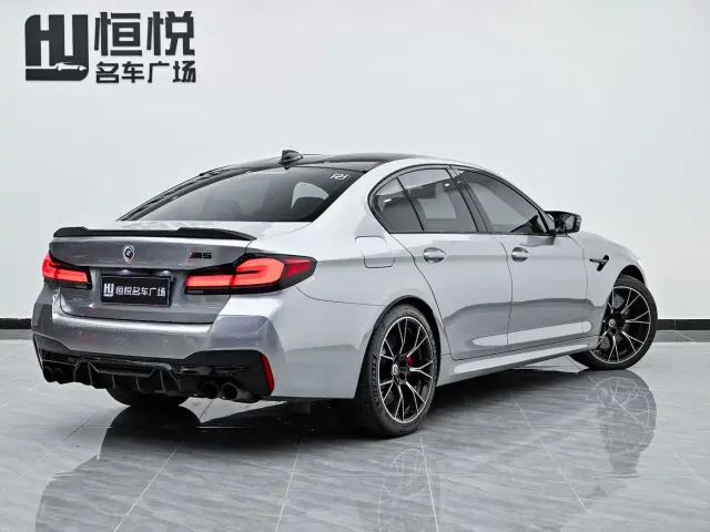 BMW M5 — Фото автомобиля 3